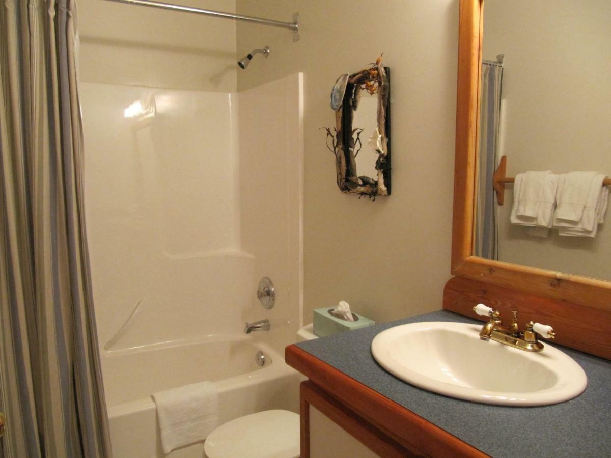 Arbutus Cove Guesthouse Metchosin Buitenkant foto